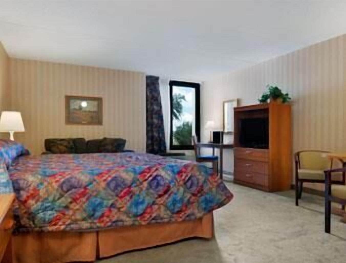 Ramada By Wyndham Watertown Thousand Экстерьер фото