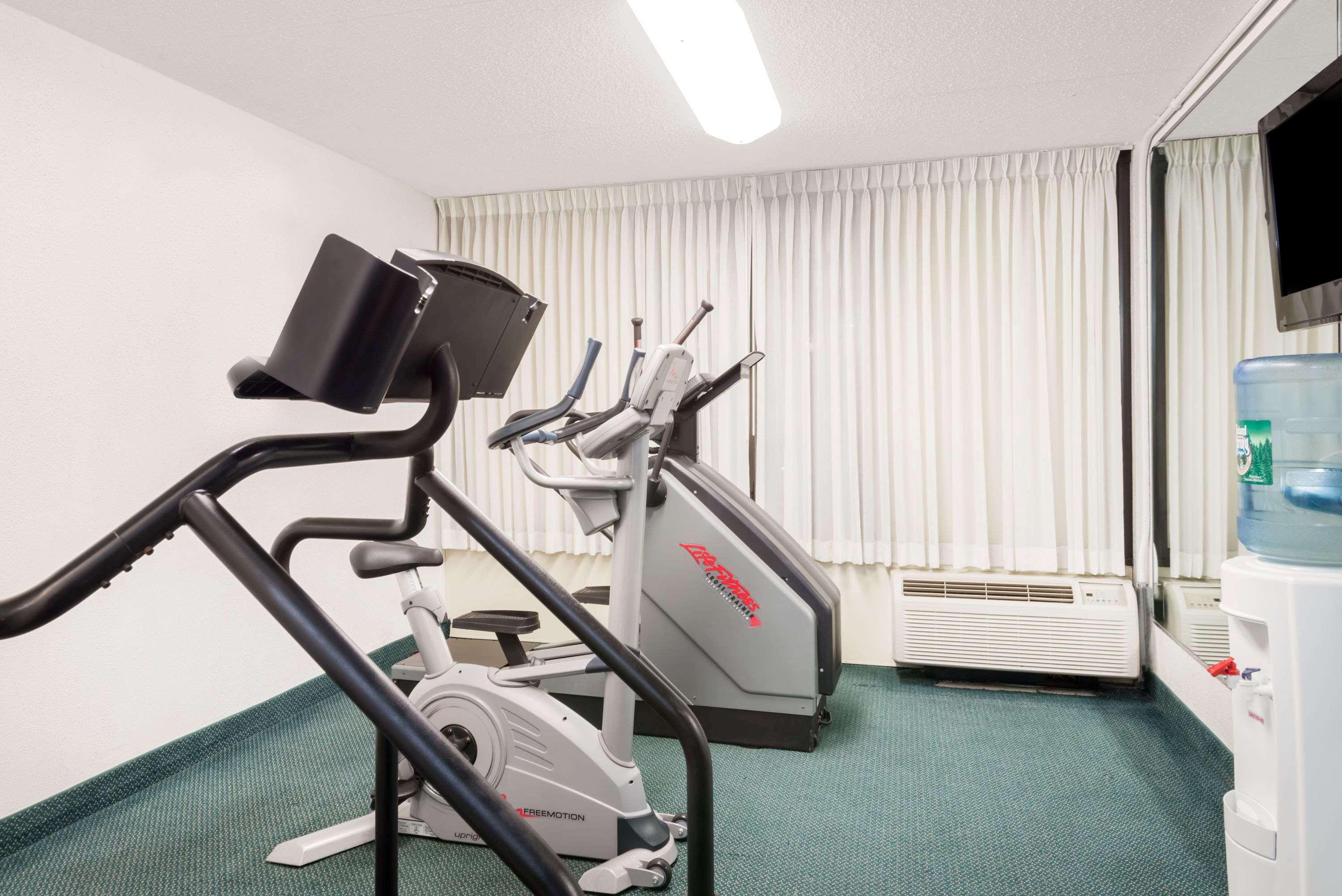 Ramada By Wyndham Watertown Thousand Экстерьер фото